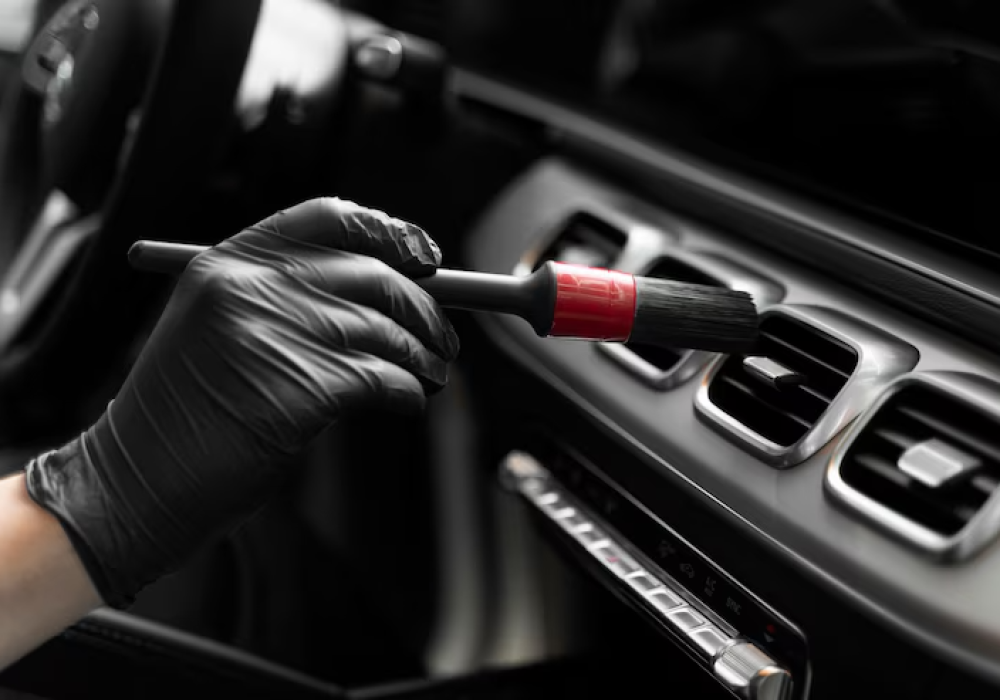 imgi_31_close-up-car-care-process_23-2149193587