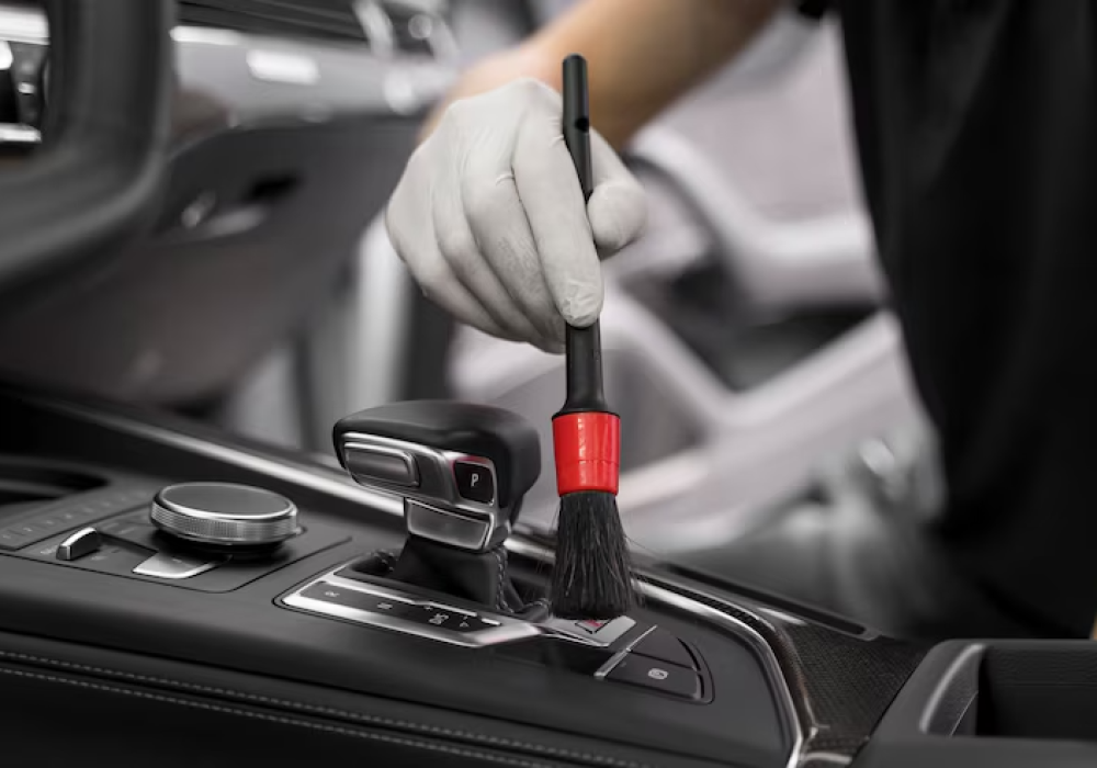 imgi_33_close-up-car-care-process_23-2149193616