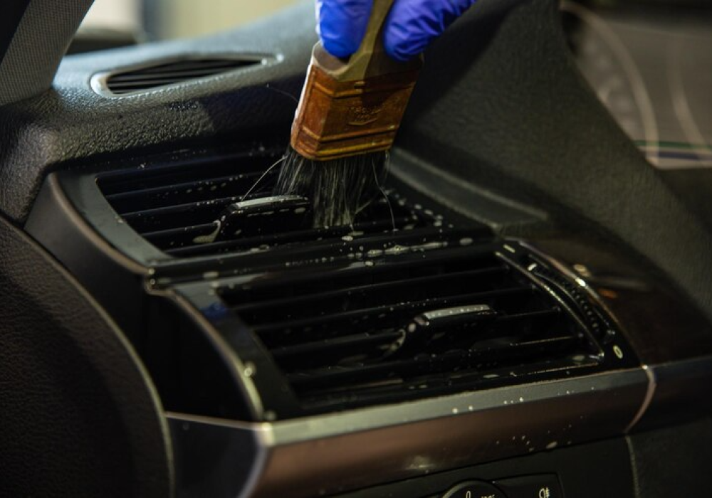 imgi_52_automobile-wash-cleaness-hose-carwash-service-business-care-garage-concept_252187-3606